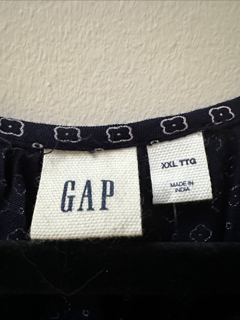 NWT GAP Navy Blouse with Red Floral Border Print - Picture 3 of 8
